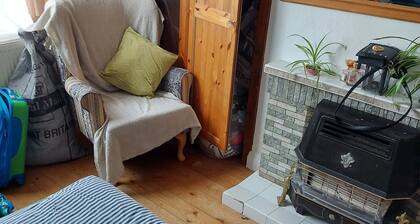 1 Minutes Walk to Tubes so All London is Easy. Big Double Room With Fitted Robes