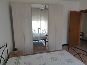 3 soverom, strykejern/-brett, reiseseng for barn og wi-fi (inkludert)