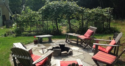 Priv 2nd fl suite-Kingbd; Sit rm w/minibar; prv bath; separate entran nr Acadia