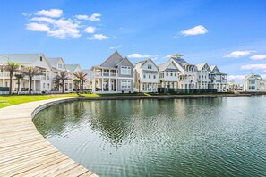 Exterior - Gorgeous, Lakeside Home@Cinnamon Shore South w/ Easy Beach & Amenity Access (Port Aransas)