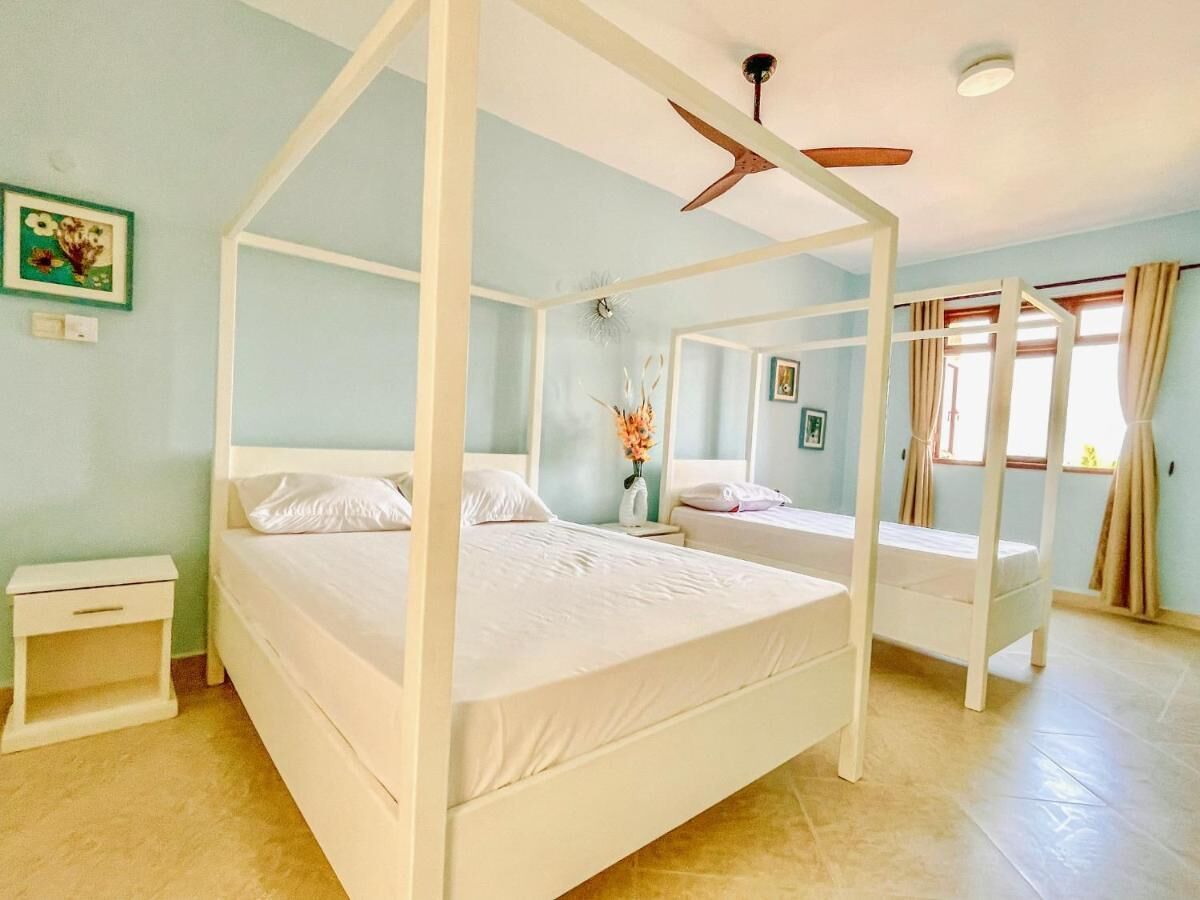 2 bedrooms, iron/ironing board, WiFi, bed sheets