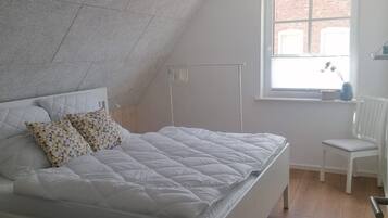 2 bedrooms, travel crib, free WiFi, bed sheets