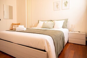 3 bedrooms, desk, soundproofing, iron/ironing board