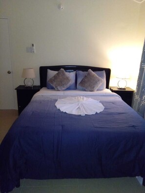 2 bedrooms, iron/ironing board, WiFi, bed sheets - Ital Vibes Get Away  (Florence Hall Village)