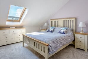 4 bedrooms, iron/ironing board, WiFi