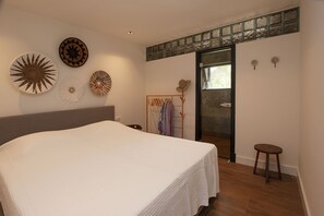5 bedrooms, WiFi - Unique boutique vacation villa by the sea! (Callantsoog)