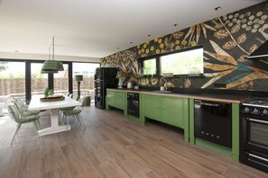 Fridge, microwave, oven, stovetop - Unique boutique vacation villa by the sea! (Callantsoog)
