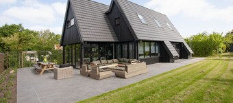 Unique boutique vacation villa by the sea!