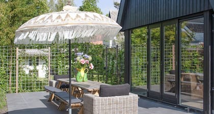 Unique boutique vacation villa by the sea!