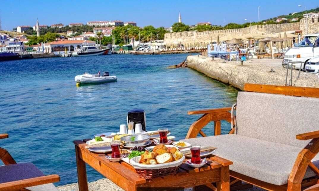 Free daily full breakfast