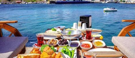 Free daily full breakfast