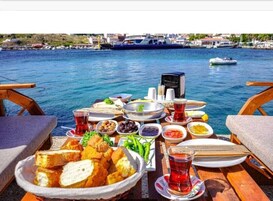 Desayuno completo gratuito y diario