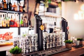 Bar (on property) - Urban Hotel The Golden Stork (Rijswijk)