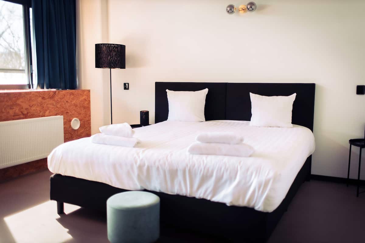 Comfort Room | 1 bedroom, desk, laptop workspace, free WiFi