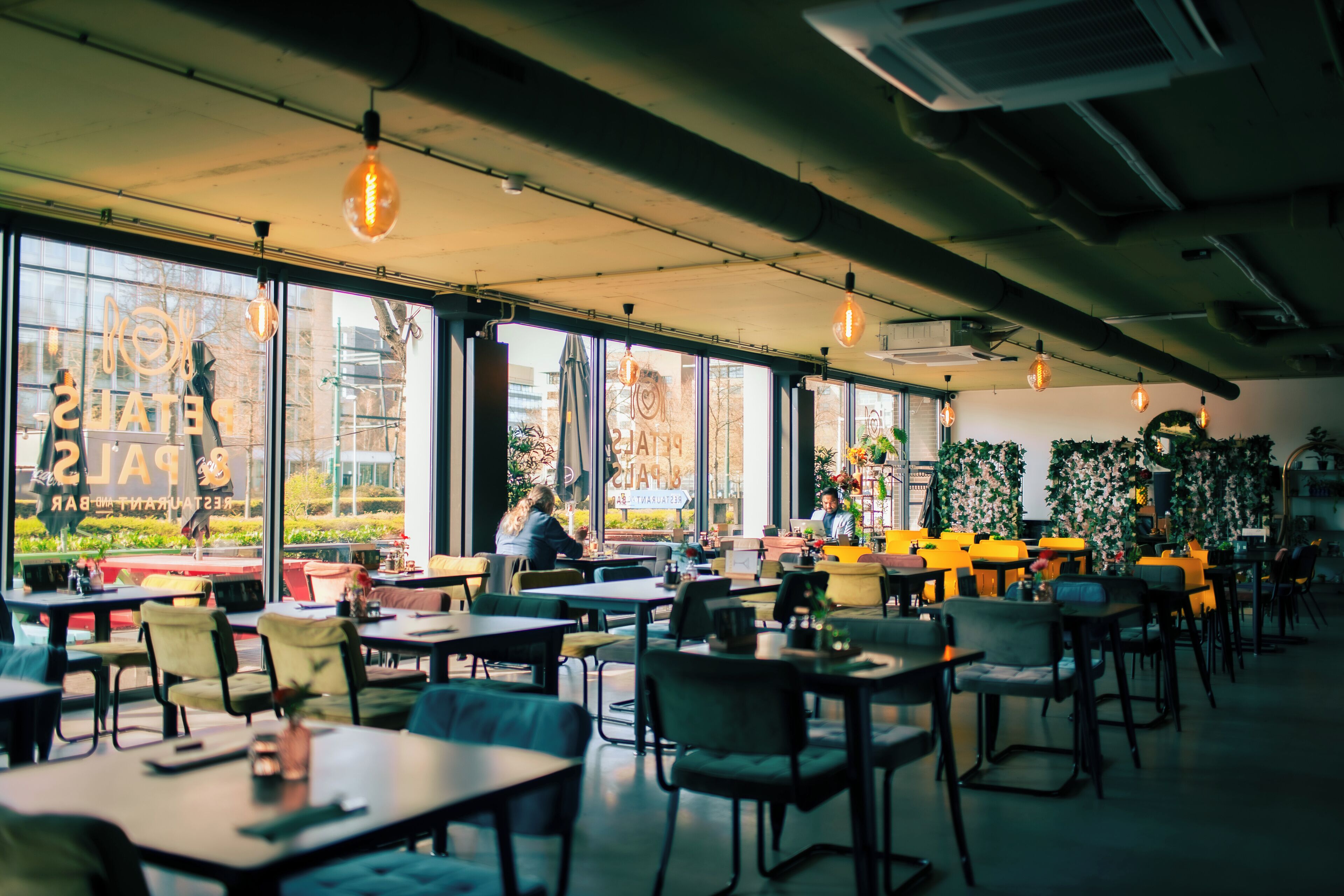 Daily continental breakfast (EUR 17 per person)