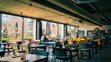 Daily continental breakfast (EUR 17 per person)