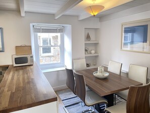 Dining - Porthia Cottage - a cottage that sleeps 6 guests in 3 bedrooms (St Ives)