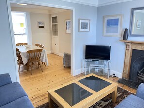 Smart-TV, DVD-Player, Bücher