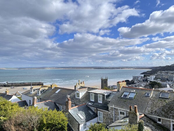 Beach nearby - 9 Bowling Green Terrace - a house that sleeps 6 guests in 3 bedrooms (St Ives)