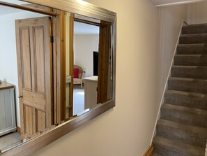 Interior - Hollies Cottage - a cottage that sleeps 8 guests in 4 bedrooms (St Ives)