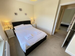 2 bedrooms, iron/ironing board, free WiFi, bed sheets - Harrys Hideout - a cottage that sleeps 4 guests in 2 bedrooms (St Ives)