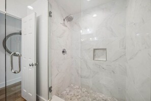 Shower, hair dryer, towels - Ocean Memories 44–Ocean Views–Sleeps 4 (Panama City Beach)