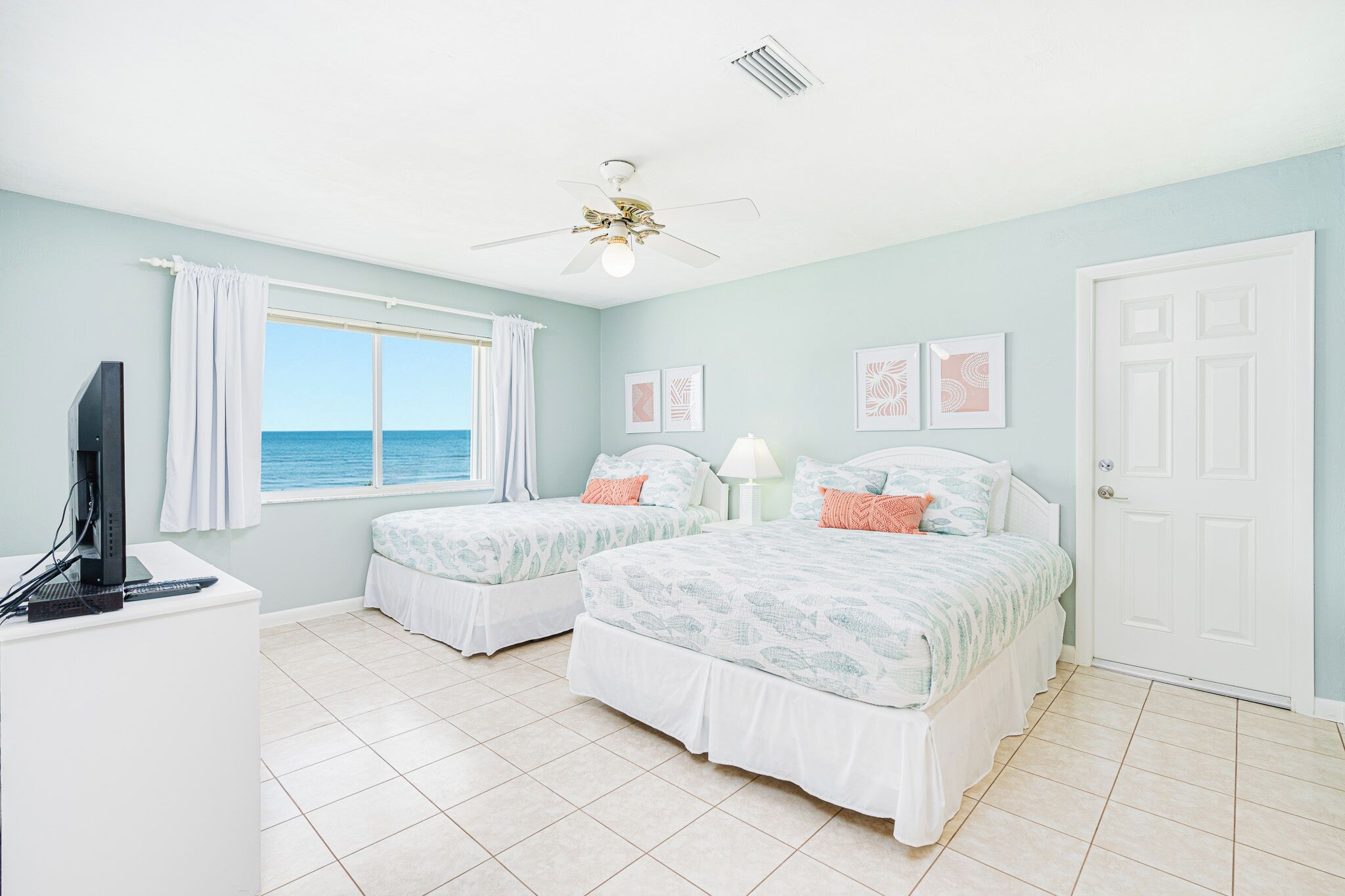 4 chambres, fer et planche à repasser, Wi-Fi gratuit, draps fournis