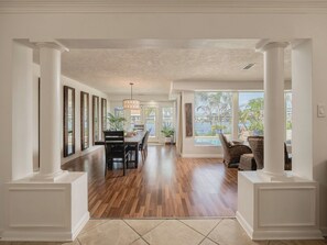 Dining - Waterfront Oasis - King Beds • 10min Walk to Beach (Cocoa Beach)