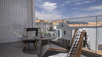Suite ejecutiva, vista a la ciudad | Balcón