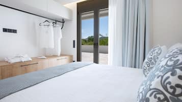 Suite ejecutiva, planta baja | 1 habitación, caja de seguridad en la habitación y insonorización