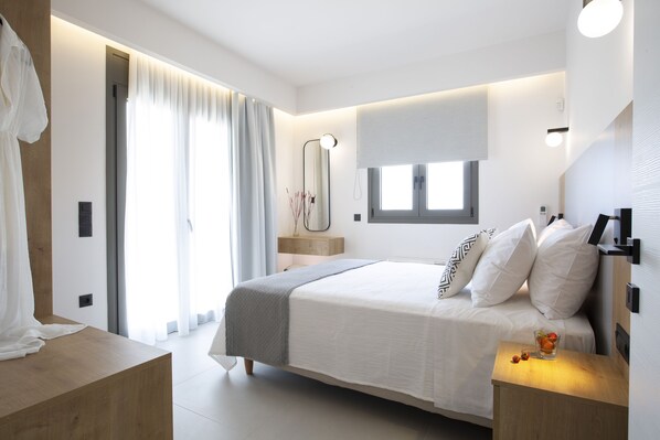 1 bedroom, in-room safe, soundproofing, iron/ironing board - Achillion Suites (Lefkada)
