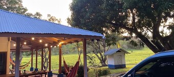 20 min from waterfall - remote cozy Costa Rican house surrounded by epic nature.