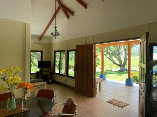 20 min from waterfall - remote cozy Costa Rican house surrounded by epic nature.