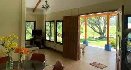 20 min from waterfall - remote cozy Costa Rican house surrounded by epic nature.