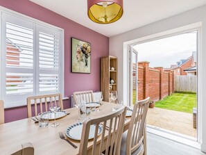 Dining - Modern Comfortable Home - Pass The Keys (Chichester)