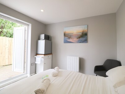 Modern Room with Private Outdoor space  | Pass The Keys