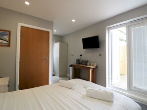1 slaapkamer, een strijkplank/strijkijzer, gratis wifi, beddengoed