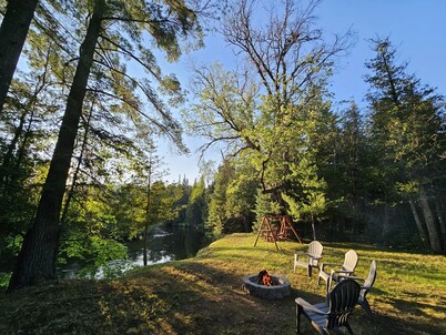 Cozy camping retreat on the banks of the beautiful AuSable River 