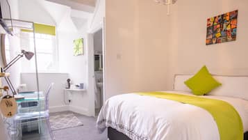 Premium bedding, Select Comfort beds, iron/ironing board, free WiFi