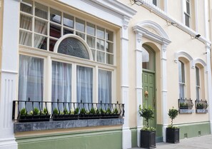 숙박 시설 정면