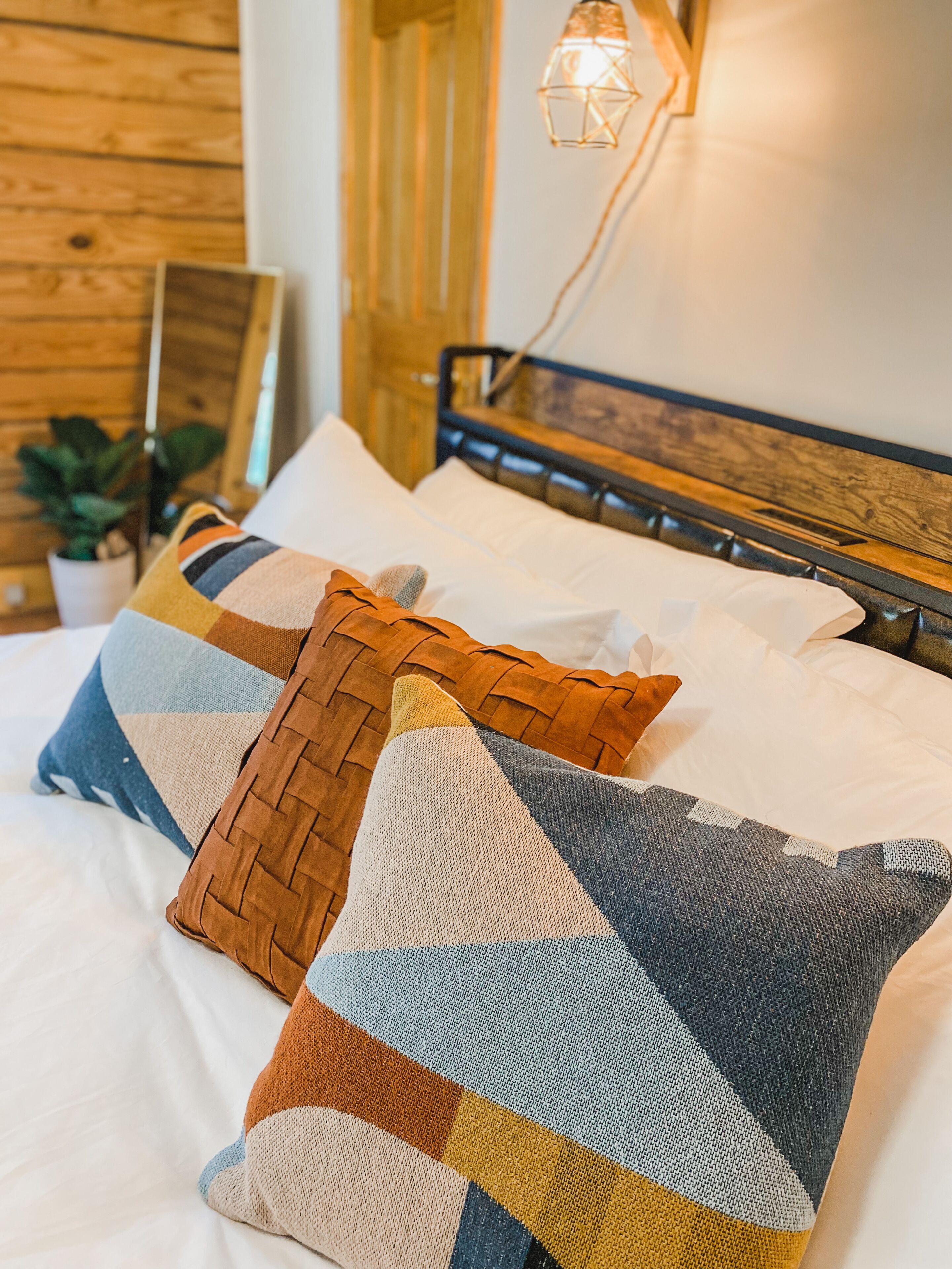 3 bedrooms, iron/ironing board, travel cot, free WiFi