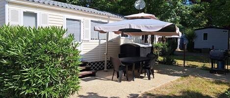 屋外ダイニングエリア