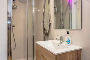 Bathroom - AO-6 Refurbished apartment in community with pool (Calella de Palafrugell)