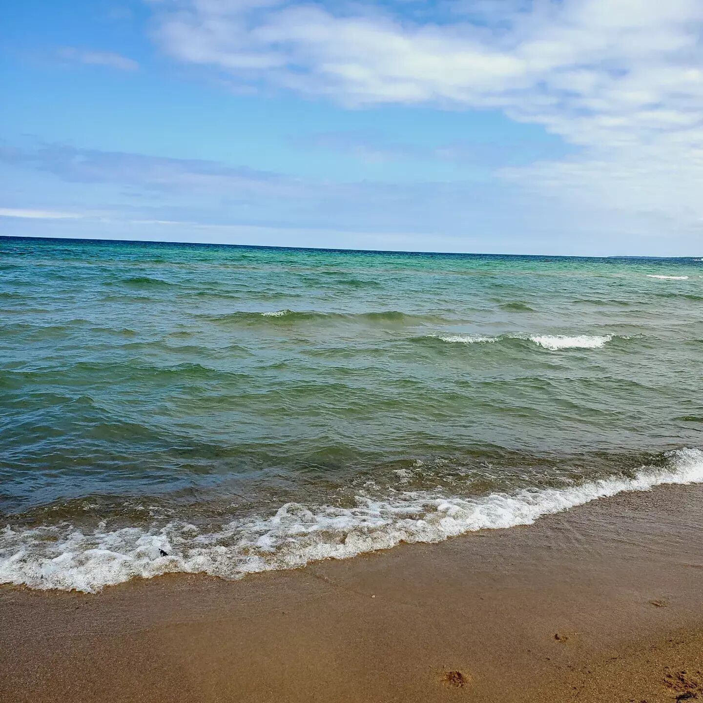 Stroll down Merry Ln to the sandy bottom beach of your dreams LAKE HURON