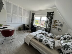 1 slaapkamer, een strijkplank/strijkijzer, gratis wifi, beddengoed