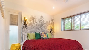 3 bedrooms, WiFi (free), bed sheets