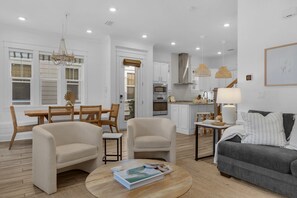 TV, books, stereo - Salt & Sand 30A - 3br/2.5ba Luxury Home+Golf Cart (WaterSound)