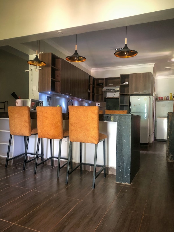 Maison, Plusieurs lits | Restauration