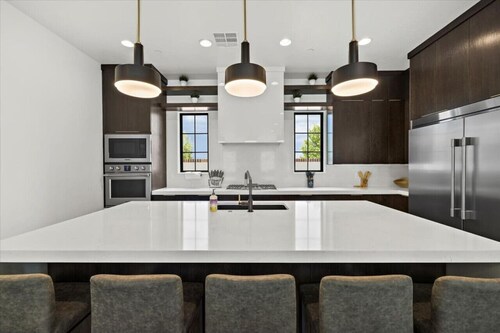 Casa Blanca luxury Villa Private pool sleeps 30!