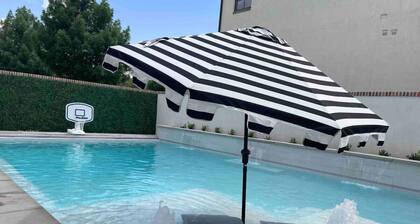 Casa Blanca luxury Villa Private pool sleeps 30!